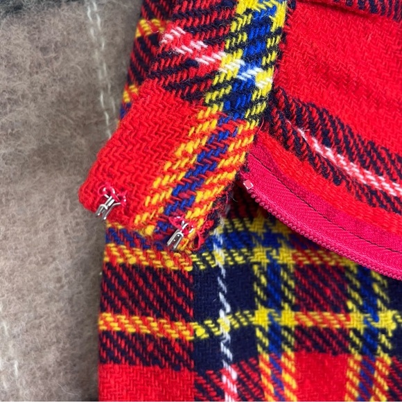 VINTAGE RED PLAID MINI SKIRT WAIST 11.5’’ LENGTH 17’’ - Picture 7 of 13